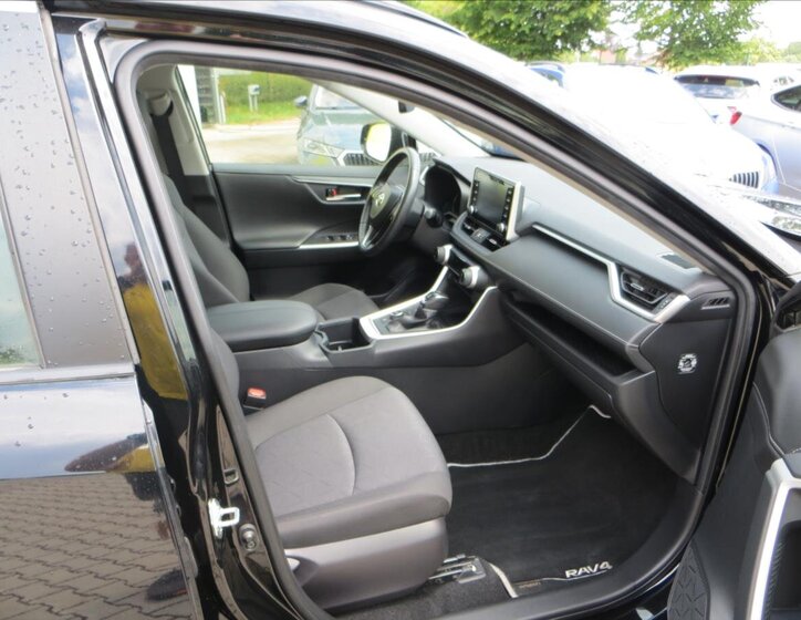 Toyota RAV4 SUV / Terénní 2,5 l 131 kw