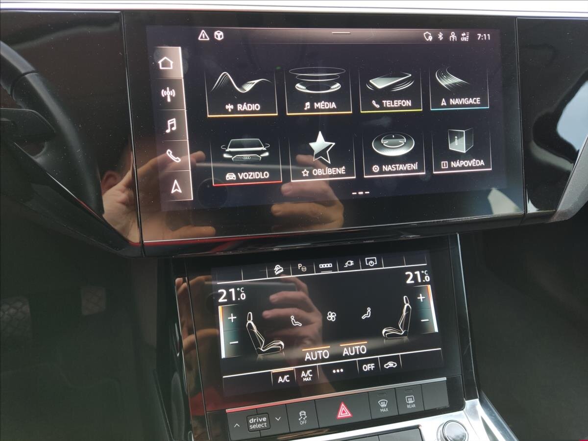 Audi e-tron SUV / Terénní 0,0 300 kw