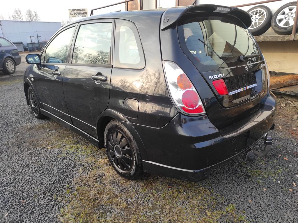 Suzuki Liana