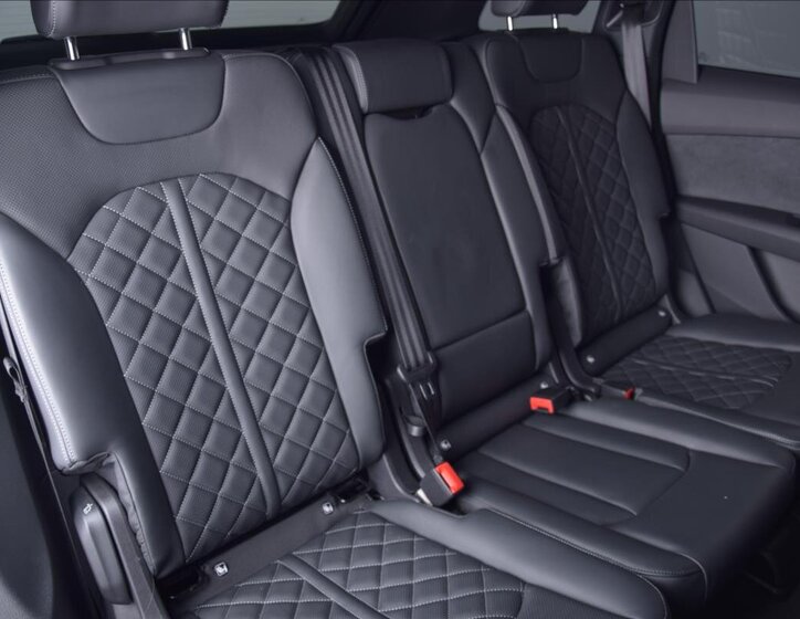 Audi Q7 9