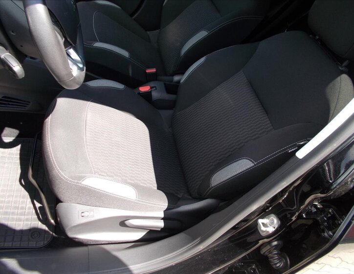 Peugeot 208 Hatchback 1,2 l 60 kw