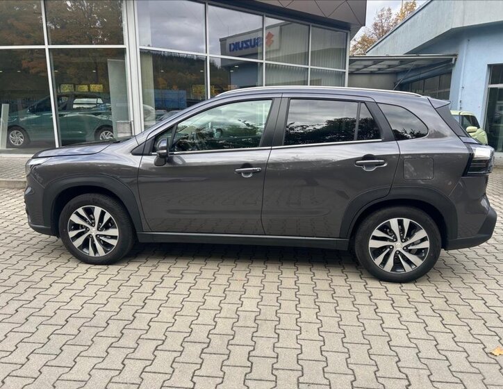 Suzuki S-Cross 8