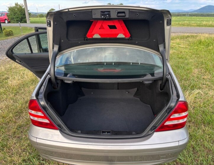 Mercedes-Benz Třídy C Sedan / Limuzína 1,8 l 105 kw