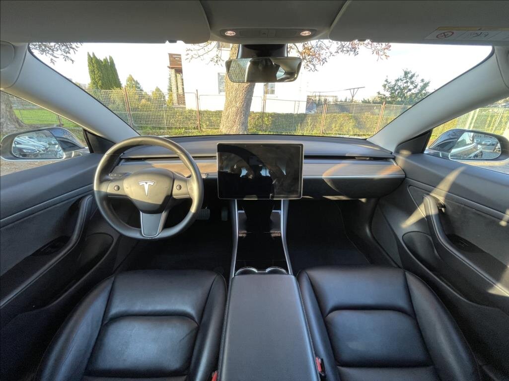 Tesla Model 3 Sedan / Limuzína 0,0 239 kw