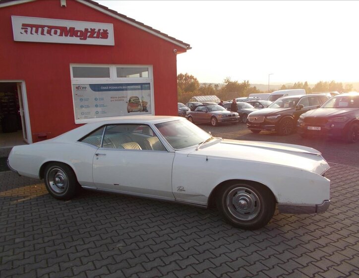 Buick Riviera 7
