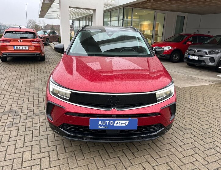 Opel Grandland SUV 1,2 l 96 kw