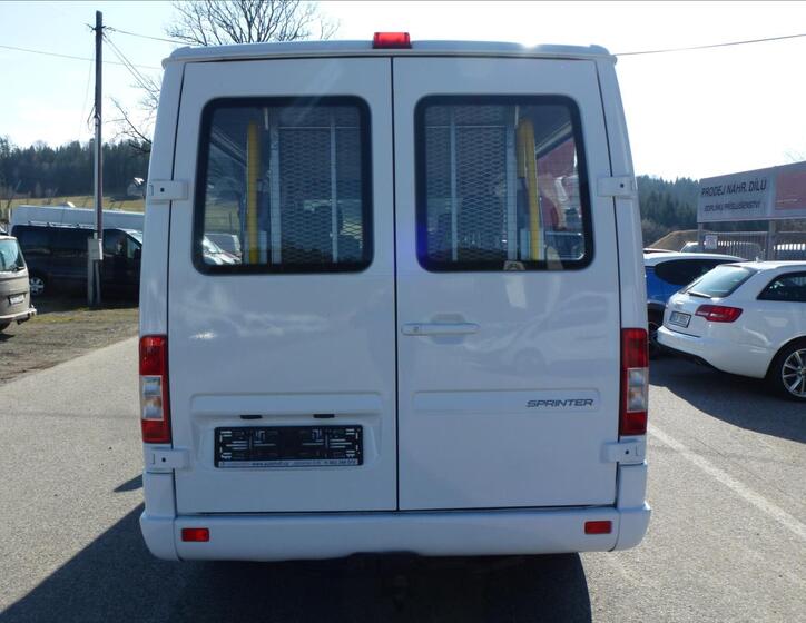 Mercedes-Benz Sprinter 11