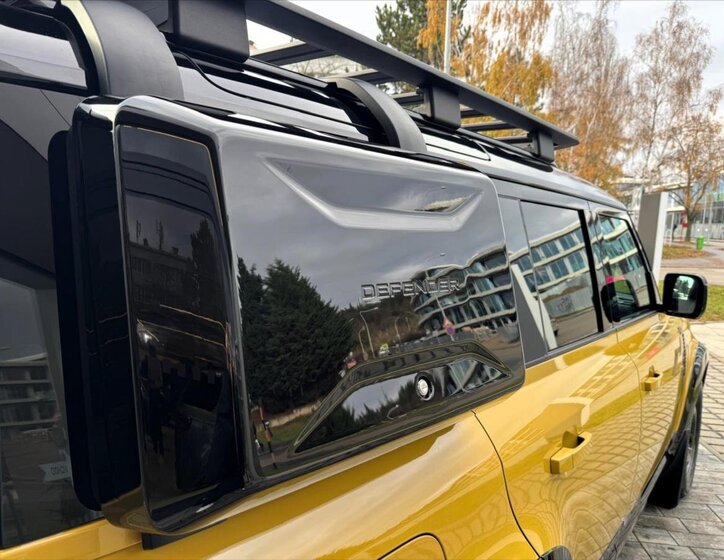 Land Rover Defender 12