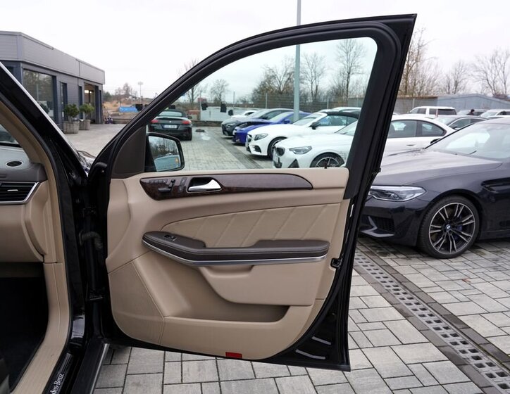 Mercedes-Benz GL SUV / Terénní 4,7 l 320 kw