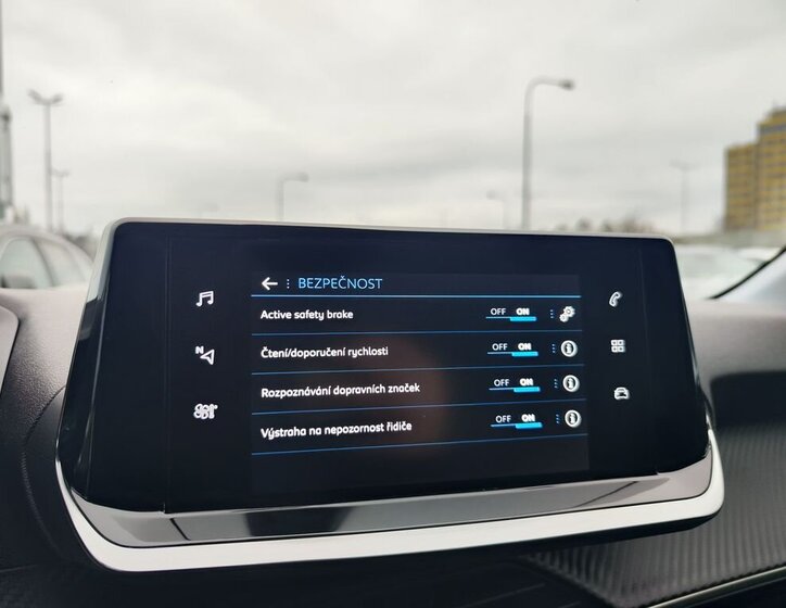 Peugeot 208 Hatchback 1,2 l 74 kw