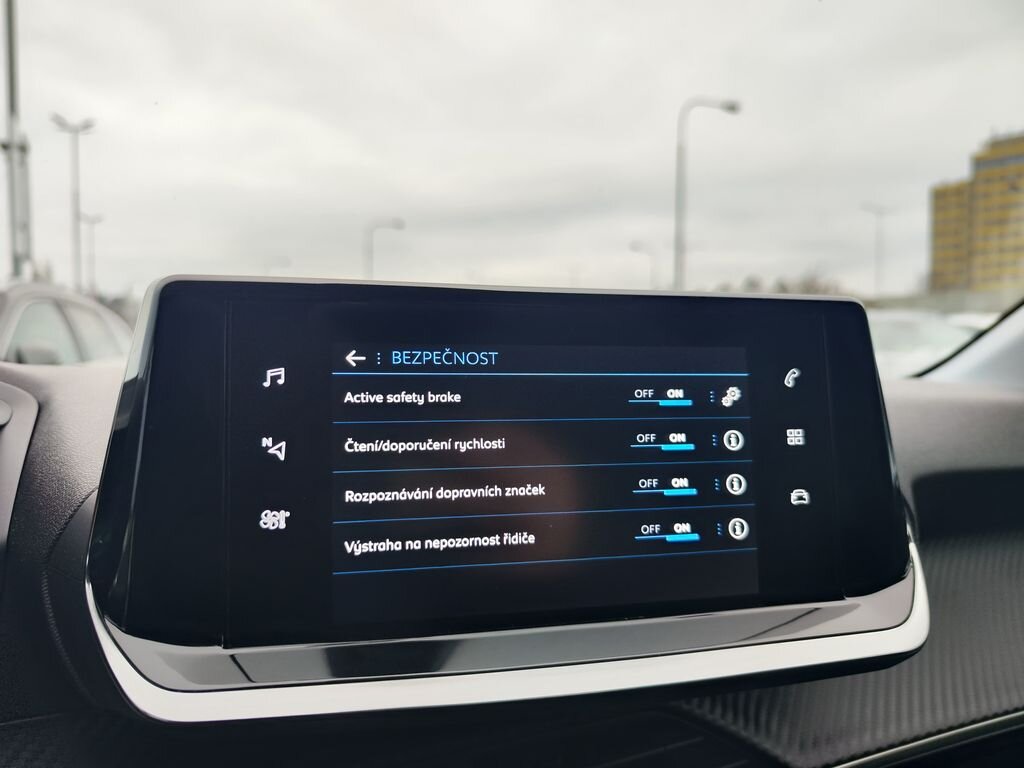 Peugeot 208 Hatchback 1,2 l 74 kw