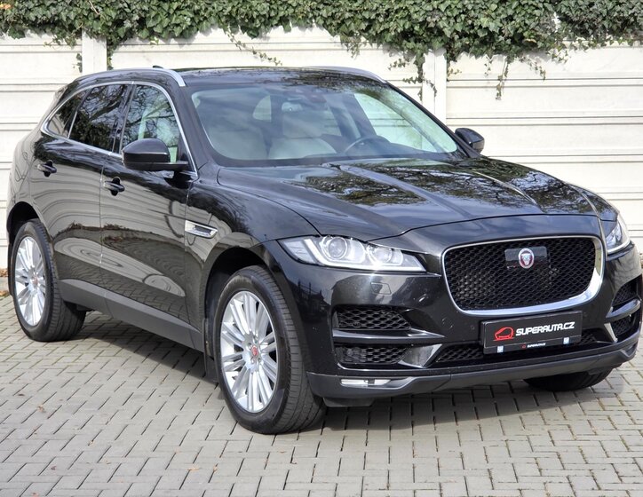 Jaguar F-Pace SUV 3,0 l 221 kw