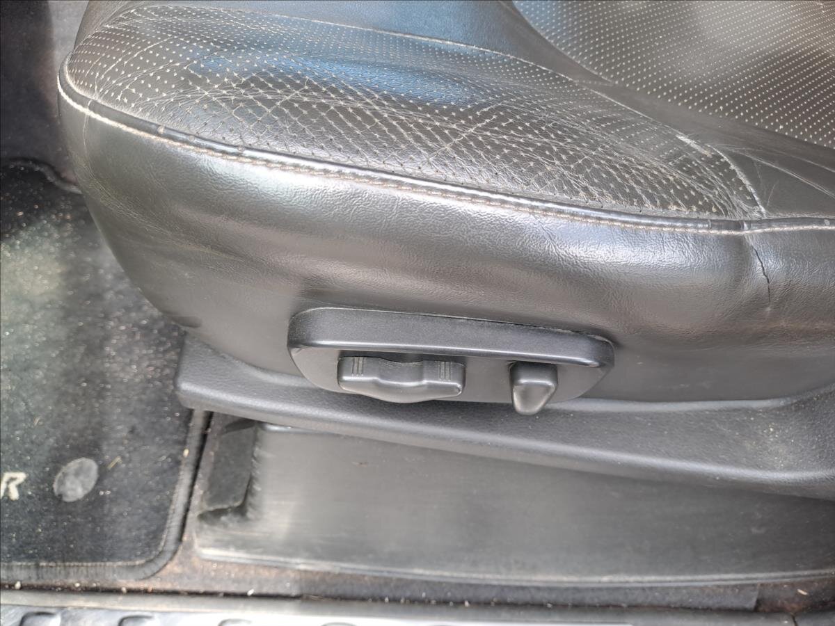 Nissan Pathfinder Kombi 3,0 l 170 kw