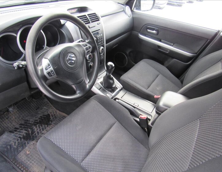 Suzuki Grand Vitara 9