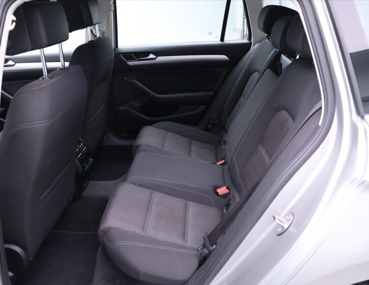 Volkswagen Passat Kombi 1,6 l 88 kw