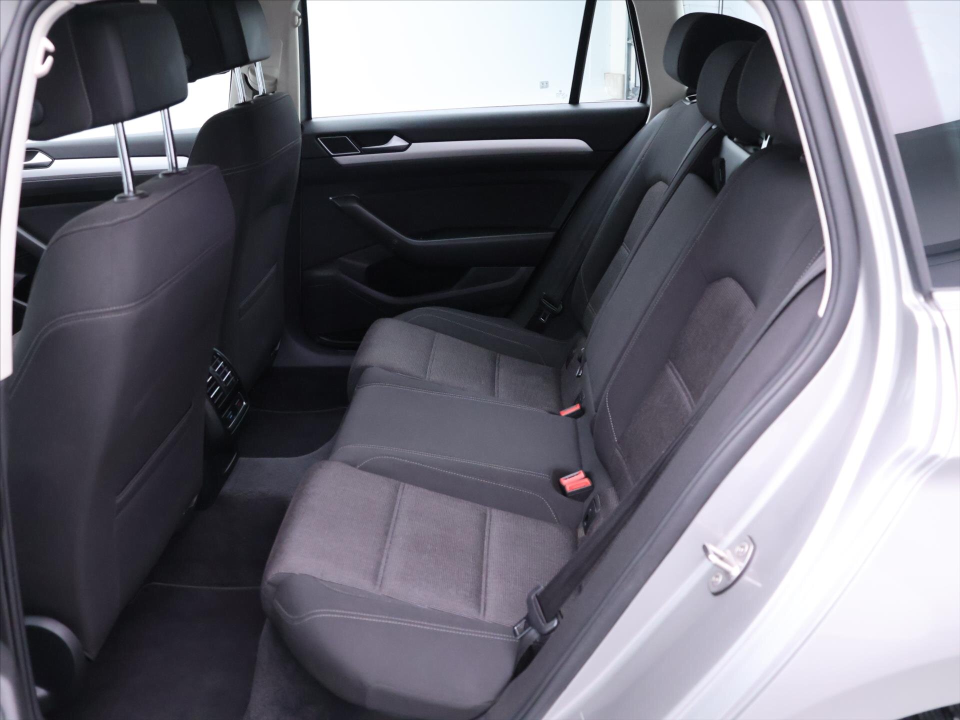 Volkswagen Passat Kombi 1,6 l 88 kw