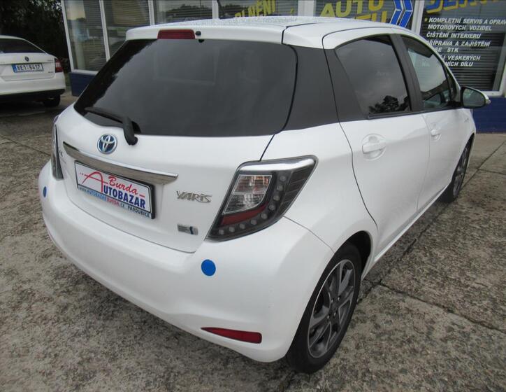 Toyota Yaris 5