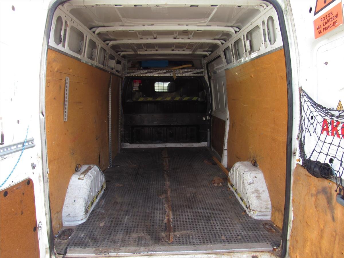 Ford Transit Skříň 2,2 l 74 kw