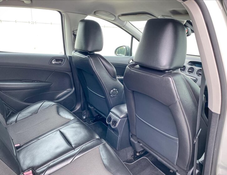 Peugeot 308 Hatchback 1,6 l 147 kw