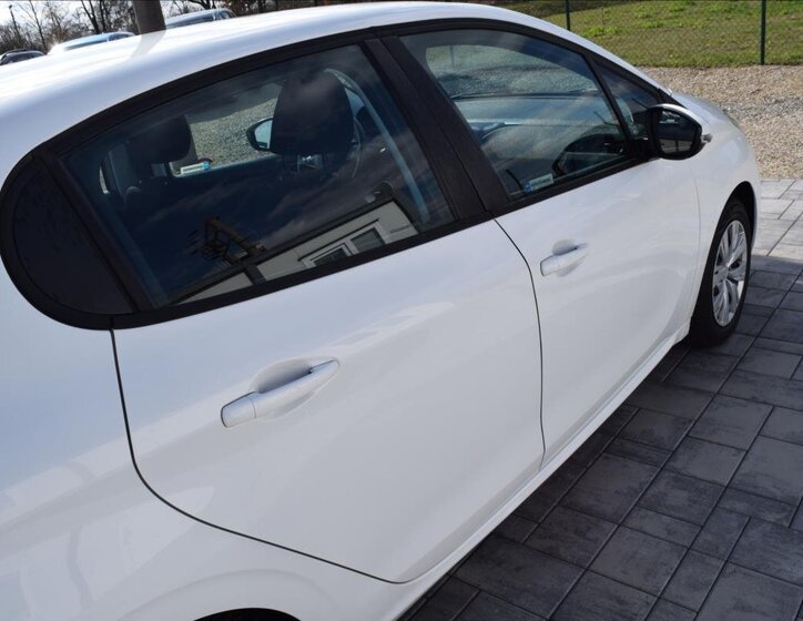 Peugeot 208 Hatchback 1,4 l 50 kw