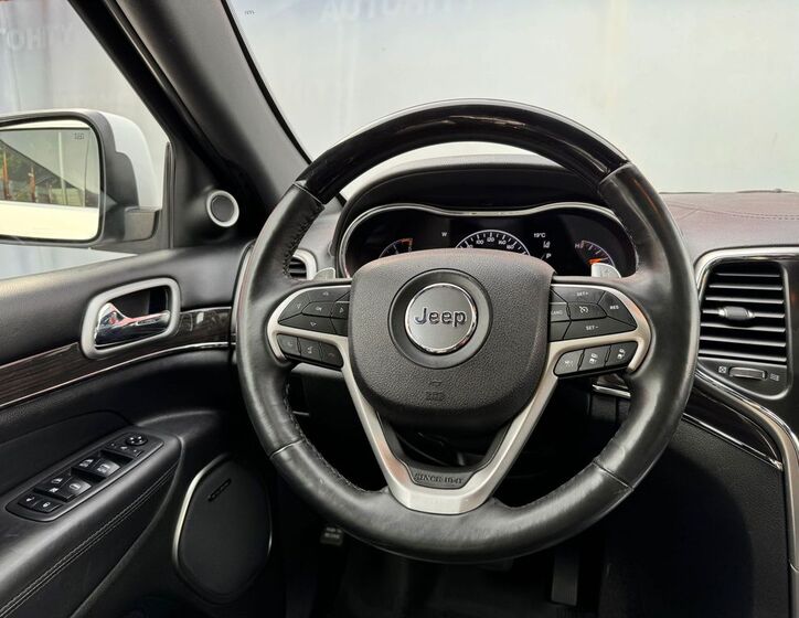 Jeep Grand Cherokee 23