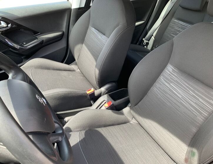 Peugeot 208 14