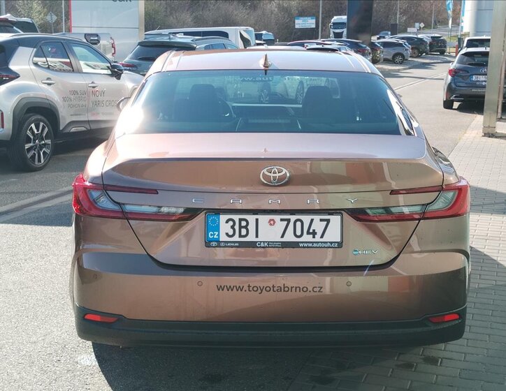 Toyota Camry 4