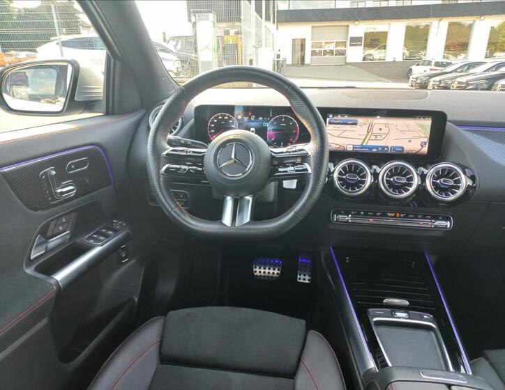 Mercedes-Benz GLA 11