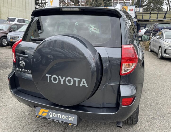 Toyota RAV4 SUV / Terénní 2,2 l 100 kw