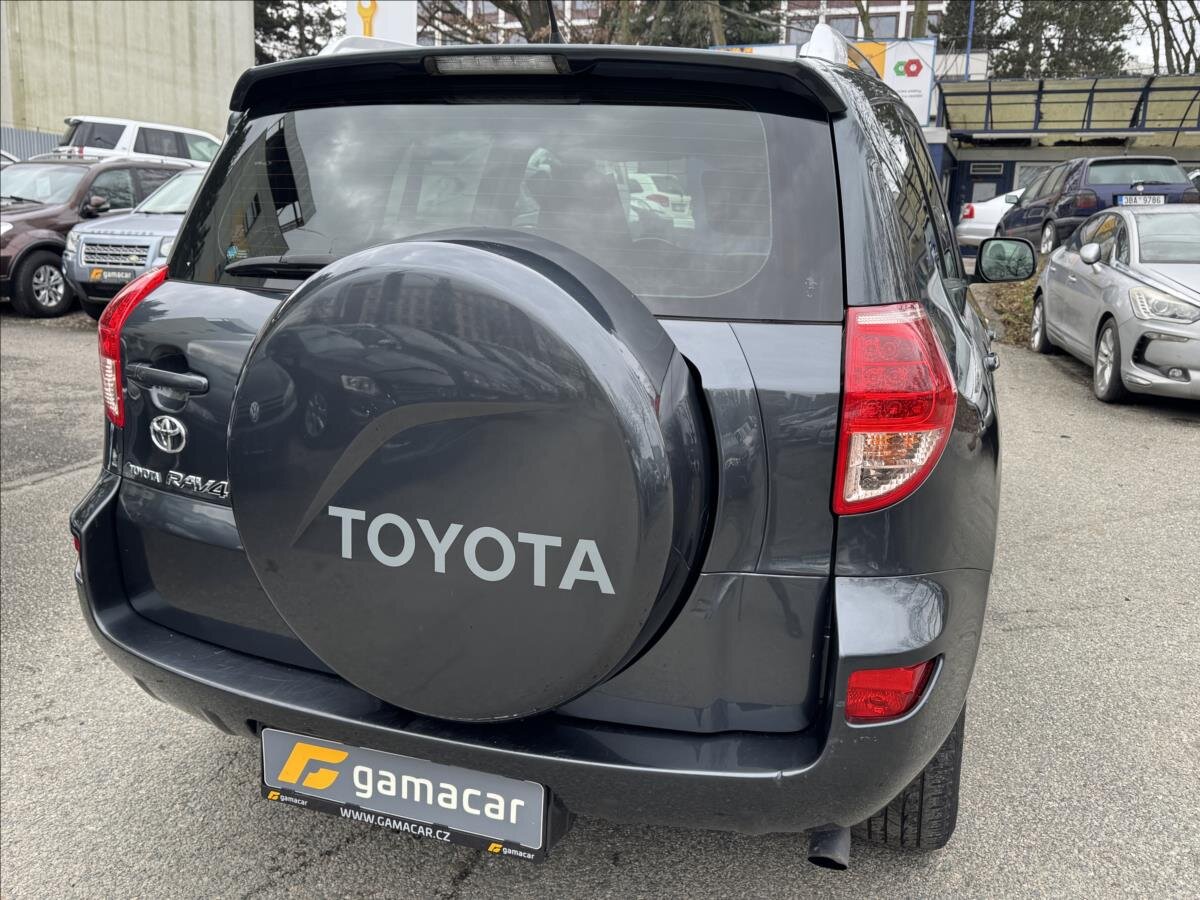 Toyota RAV4 SUV / Terénní 2,2 l 100 kw