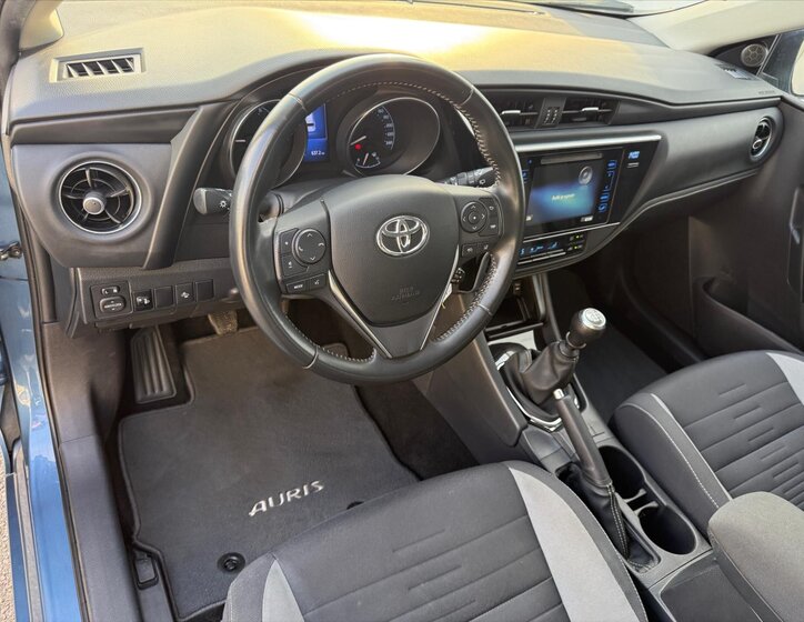 Toyota Auris 7
