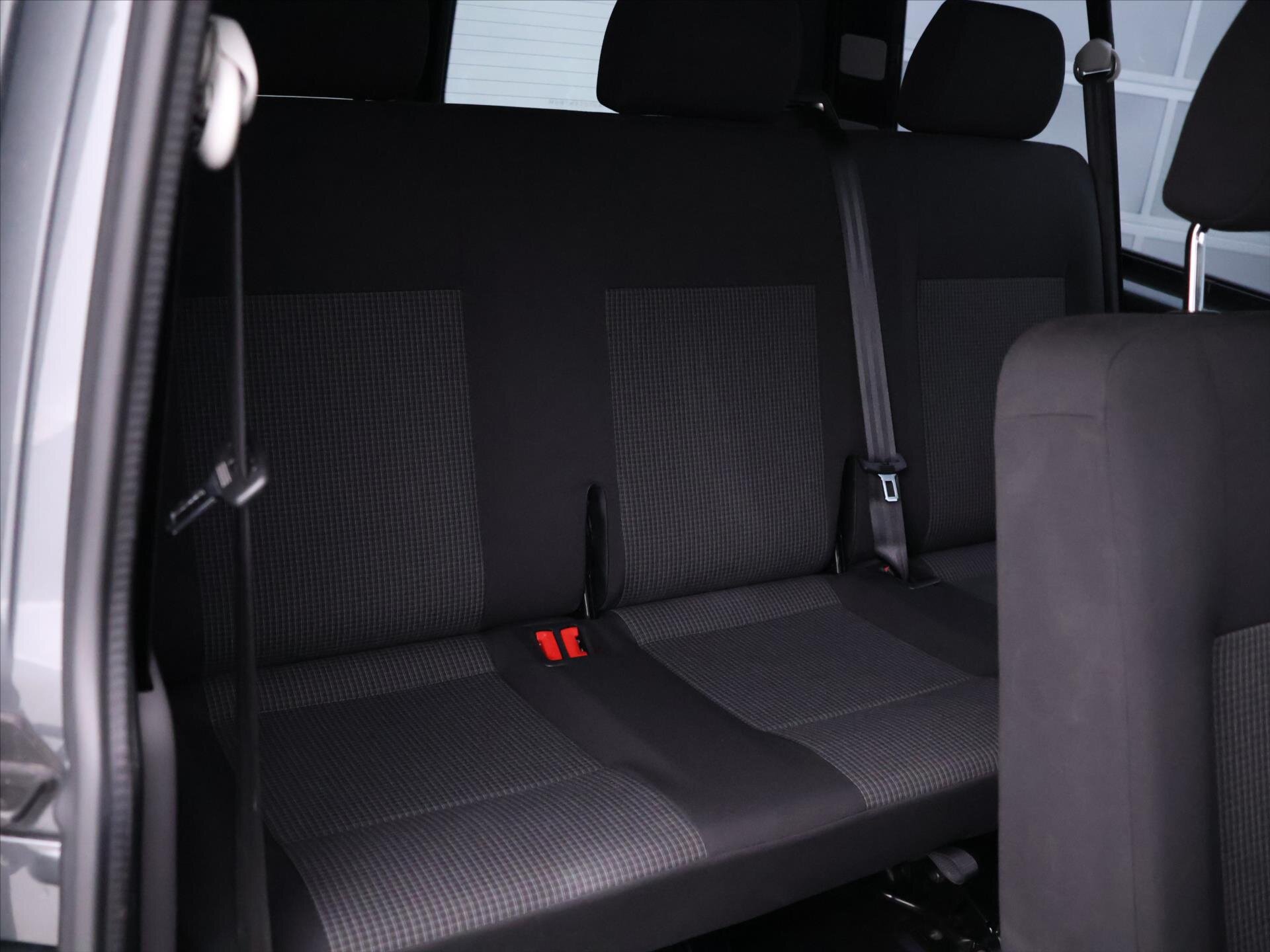 Volkswagen Transporter Kombi 2,0 l 110 kw