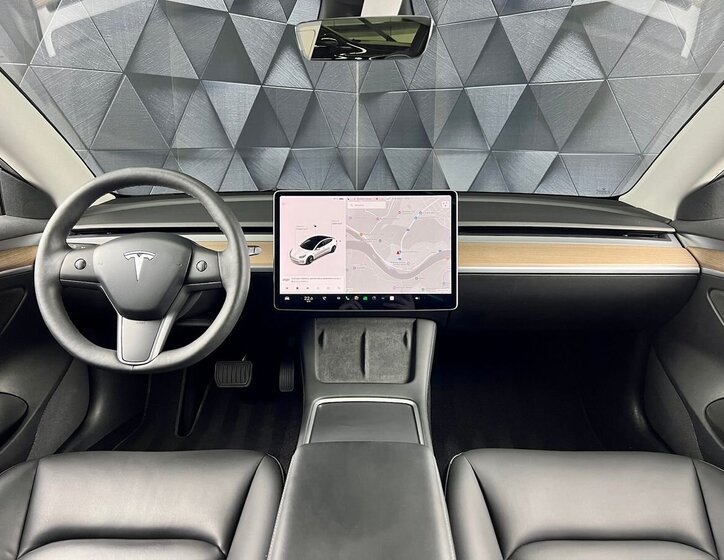 Tesla Model 3 Sedan / Limuzína 0,0 239 kw