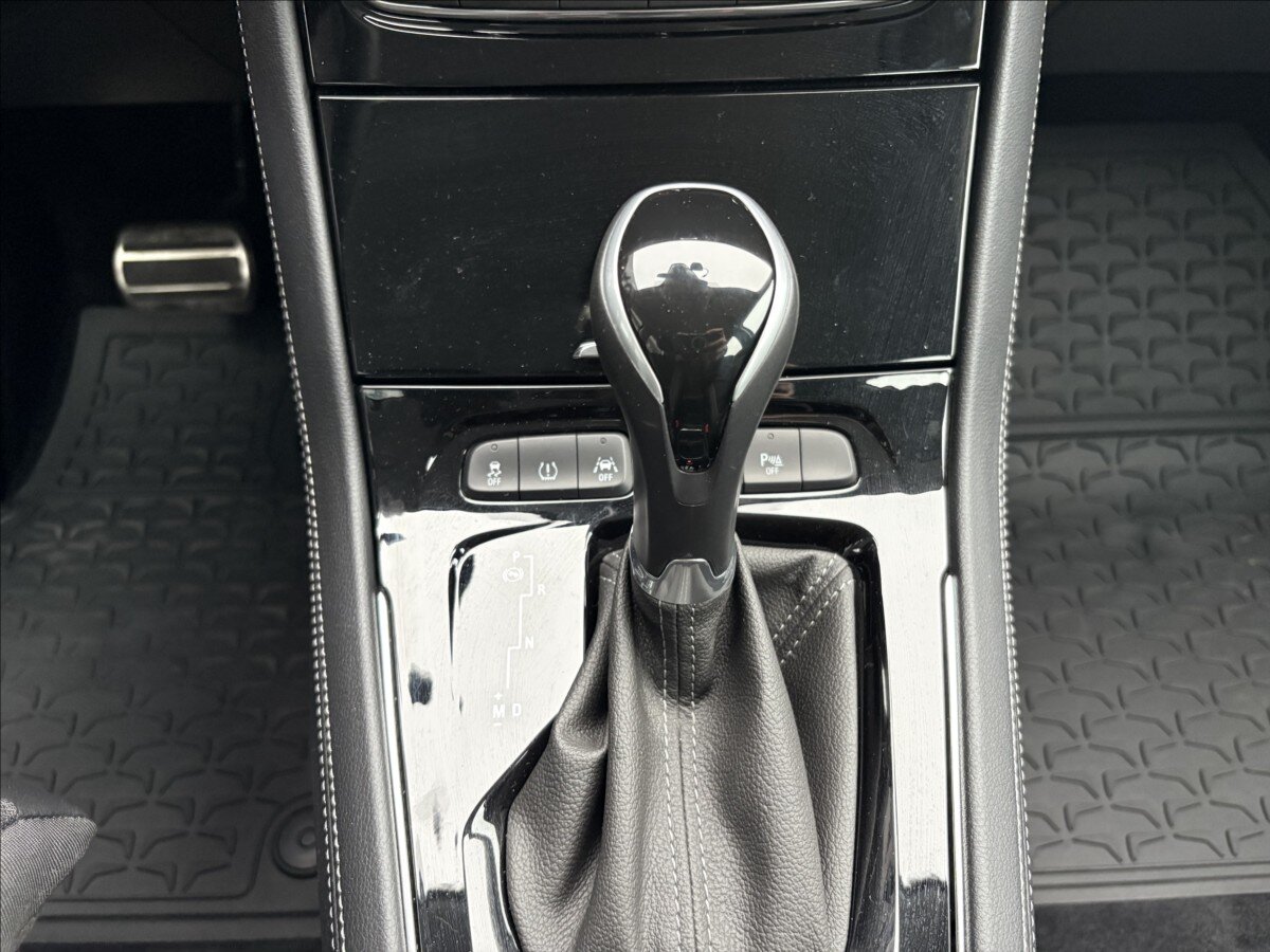 Opel Grandland X Sedan / Limuzína 1,2 l 96 kw