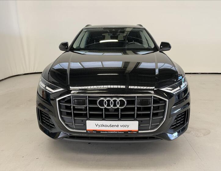 Audi Q8 4