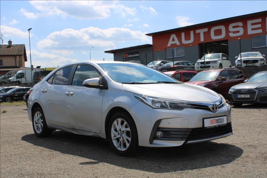Toyota Corolla Sedan / Limuzína 1,6 l 97 kw