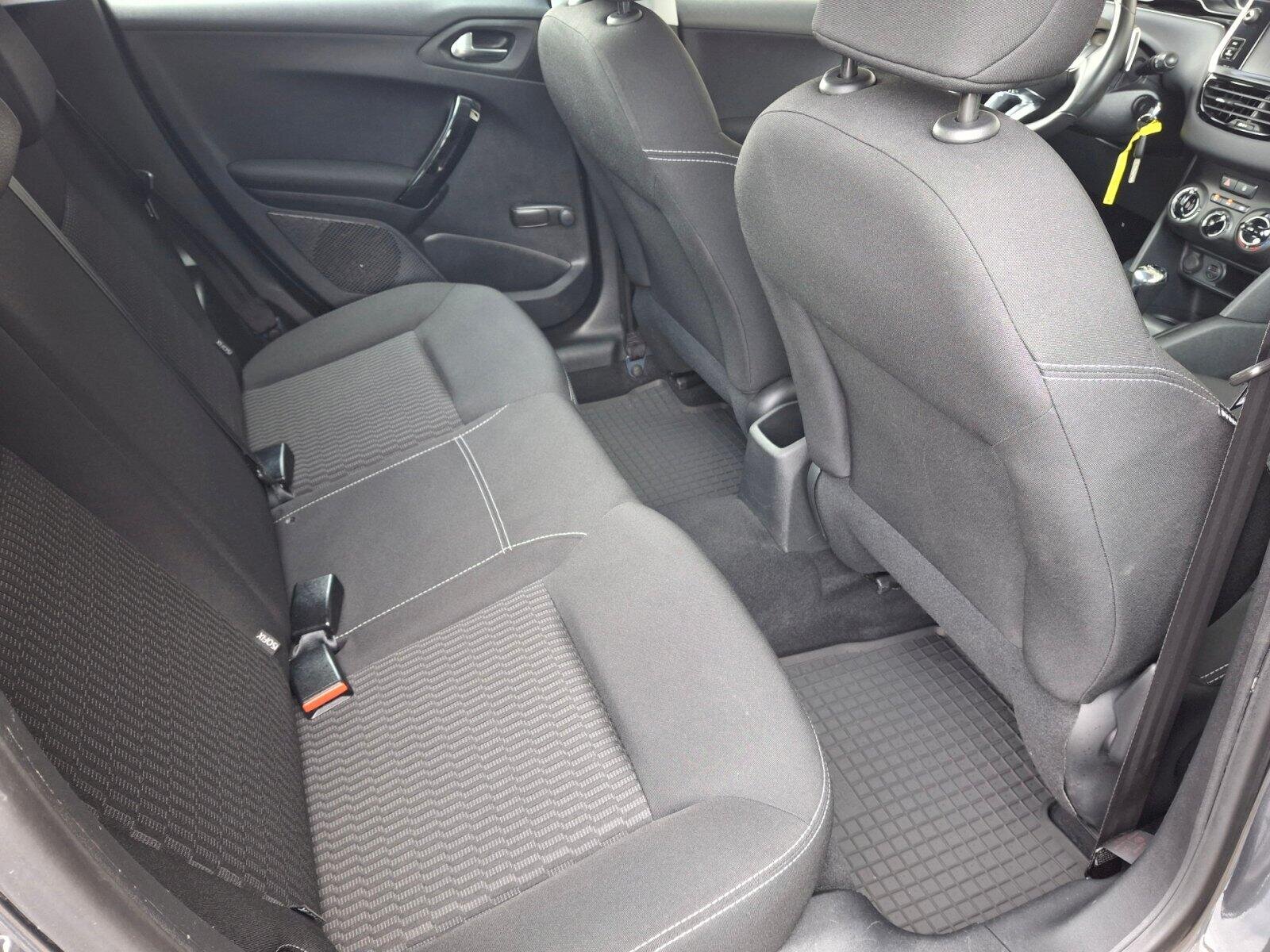 Peugeot 208 Hatchback 1,2 l 60 kw