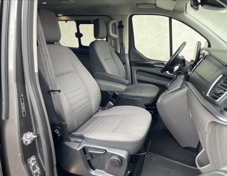 Ford Tourneo Custom MPV 2,0 l 136 kw