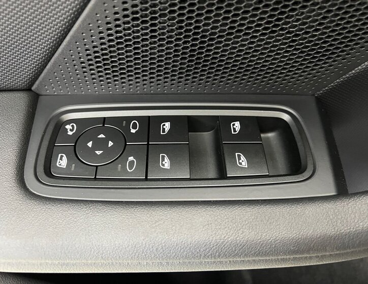 Porsche Taycan Sedan / Limuzína 0,0 320 kw