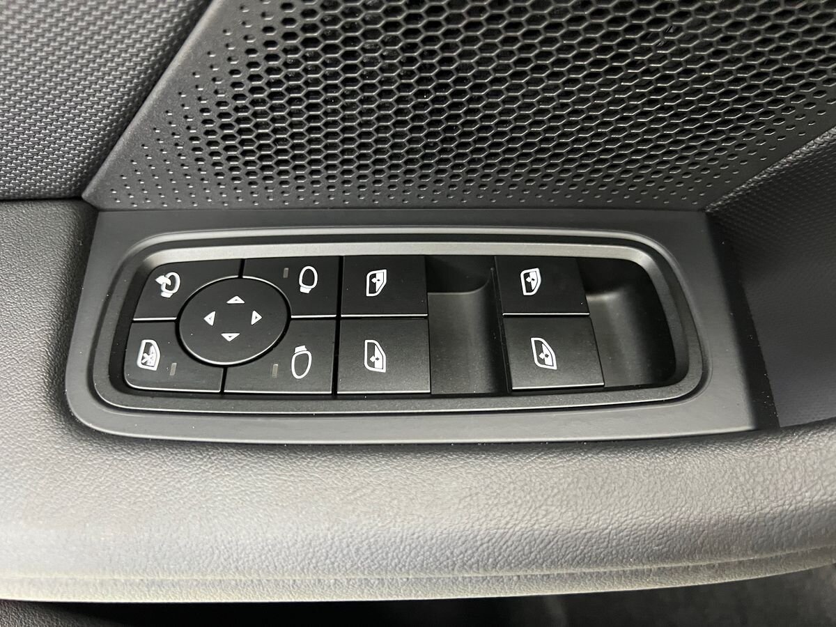 Porsche Taycan Sedan / Limuzína 0,0 320 kw