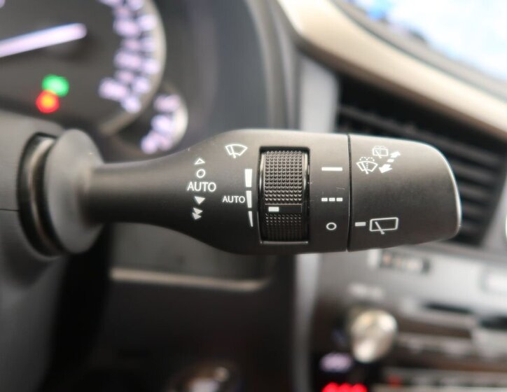 Lexus RX 300 SUV 2,0 l 175 kw