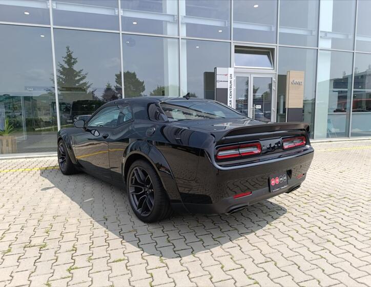 Dodge Challenger 4