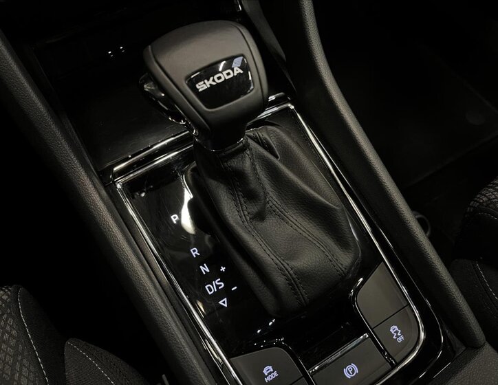 Škoda Karoq SUV / Terénní 1,5 l 110 kw