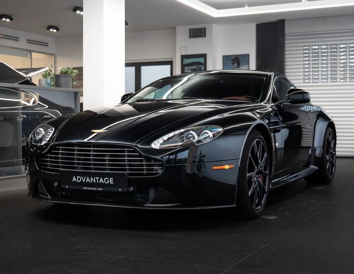 Aston Martin Vantage 1