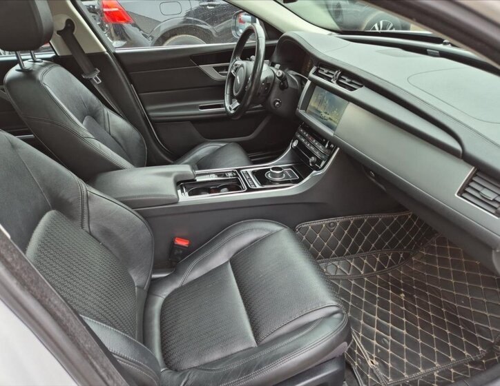 Jaguar XF Sedan 3,0 l 221 kw