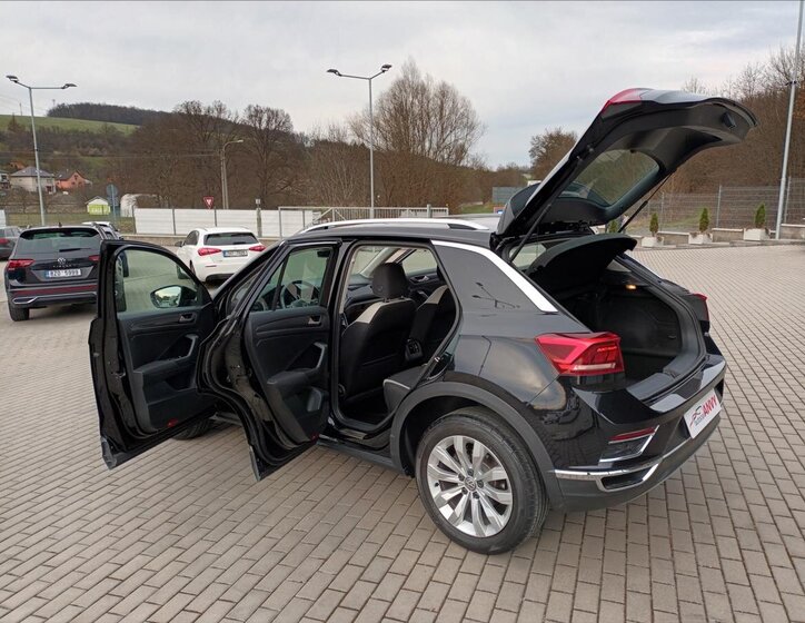 Volkswagen T-Roc SUV / Terénní 1,5 l 110 kw