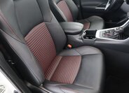 Toyota RAV4 SUV / Terénní 2,5 l 225 kw