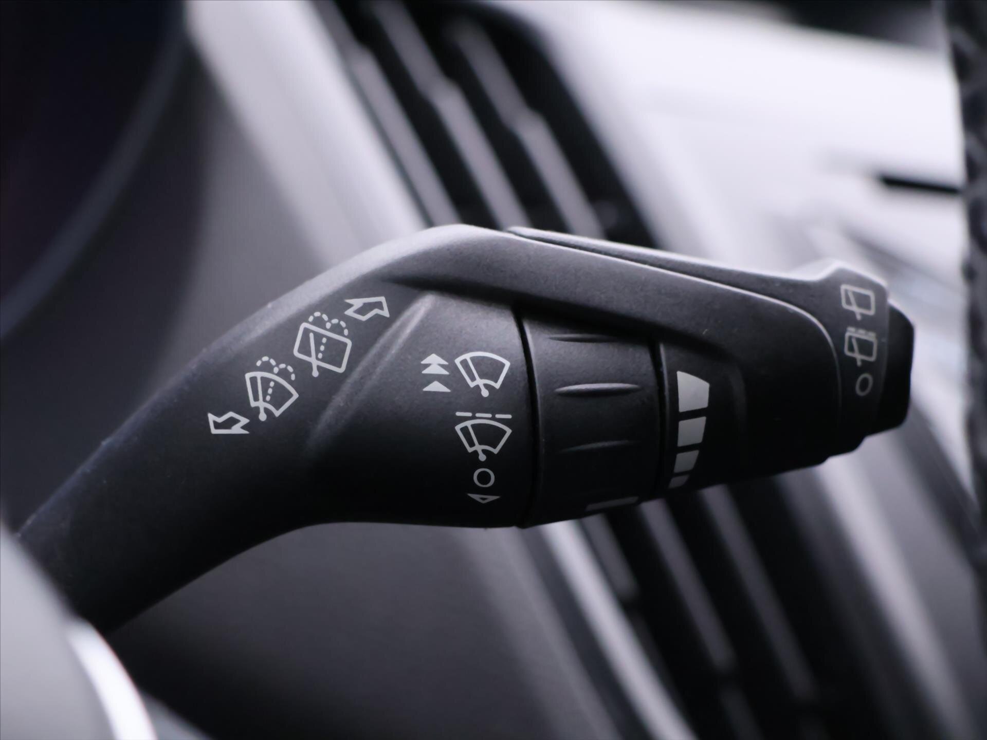 Ford Kuga SUV / Terénní 2,0 l 103 kw