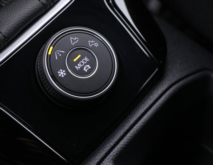 Volkswagen T-Roc SUV / Terénní 2,0 l 110 kw