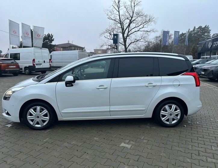 Peugeot 5008 8